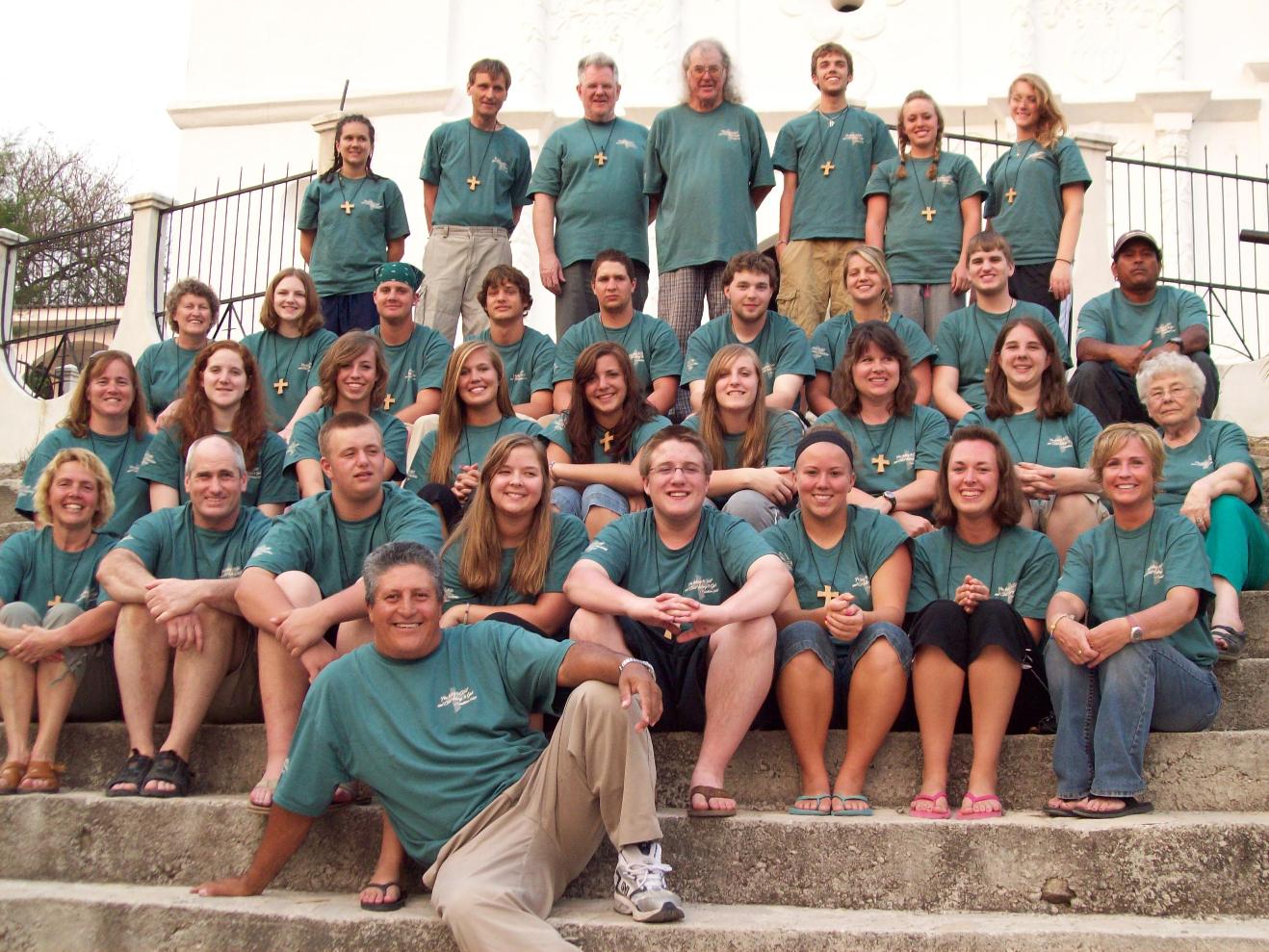 Mission Team poses for a group photo near the end of their mission trip