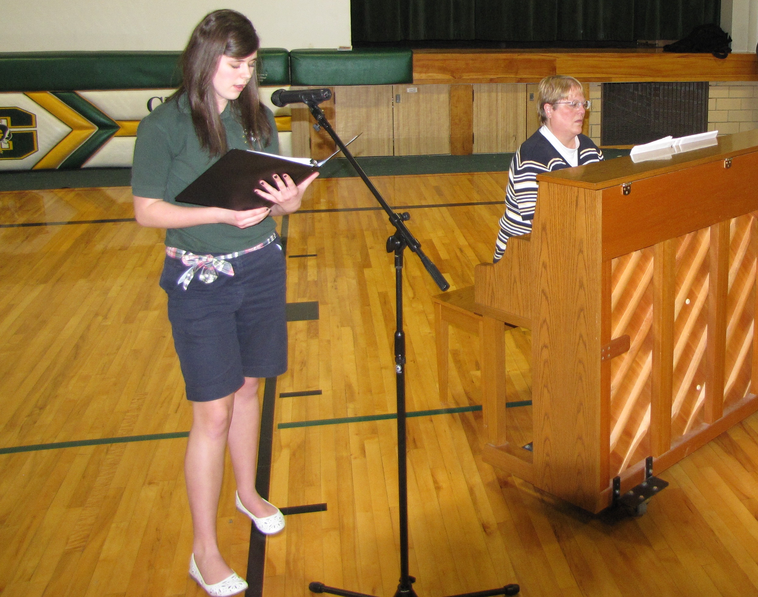 Sara Roder sings as Bev Evans accompanies